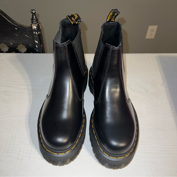 Dr. Marten’s 2976 Quad Platform Chelsea Boot Smooth Leather - Picture 4 of 5